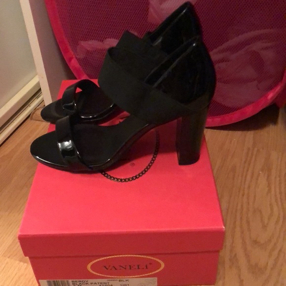 Vaneli black patent leather pumps - Picture 2 of 2